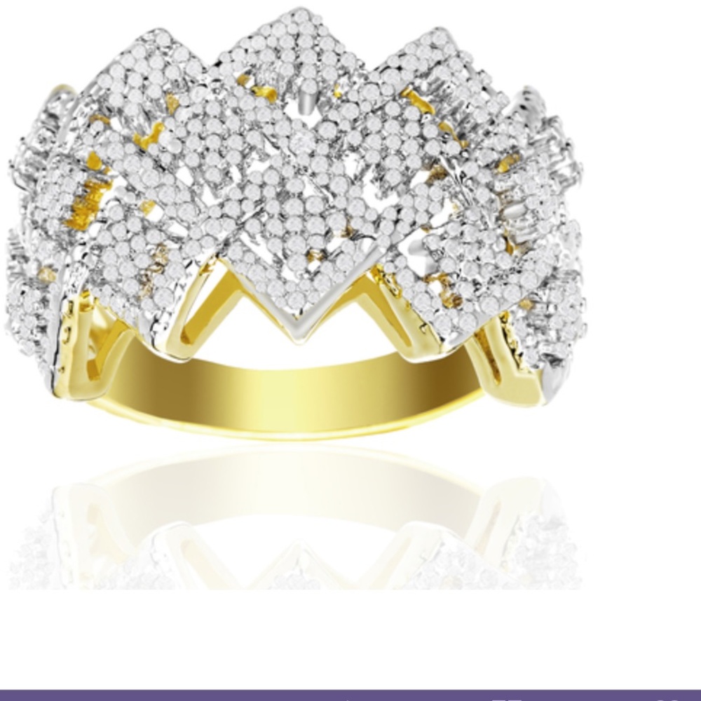 $3/30  Size 7 Ring With diamond like accents